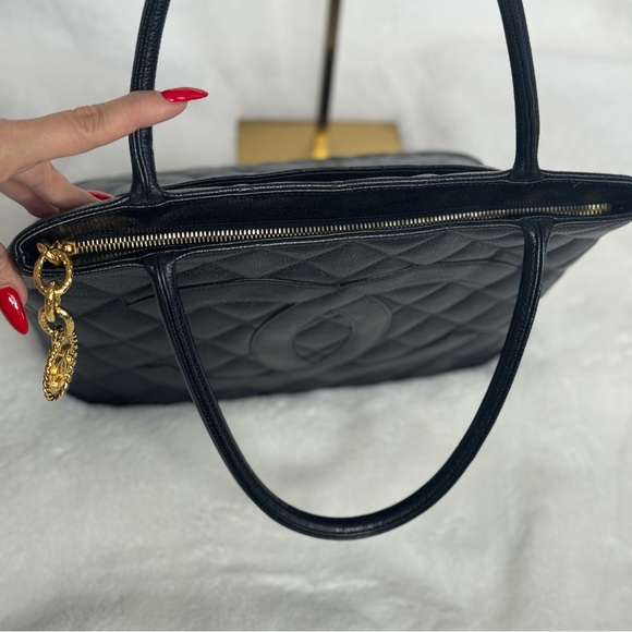 CHANEL CC Black Medallion Caviar Leather Tote - Picture 13 of 17